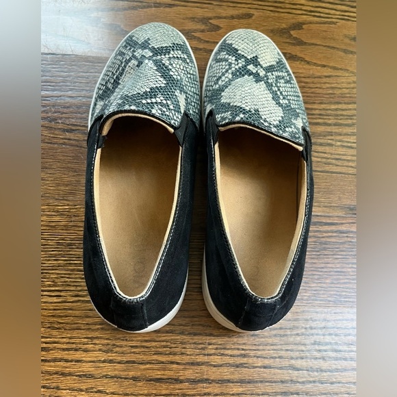 Vionic Women's Loafers Shoes Size 10 Suede Black Snake Print - Picture 11 of 12
